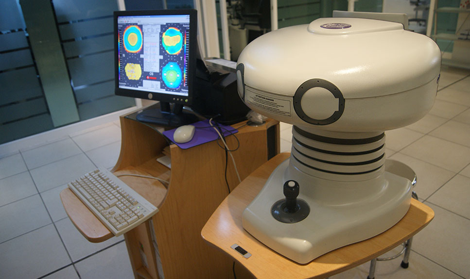Equipo para realizar la topografía corneal